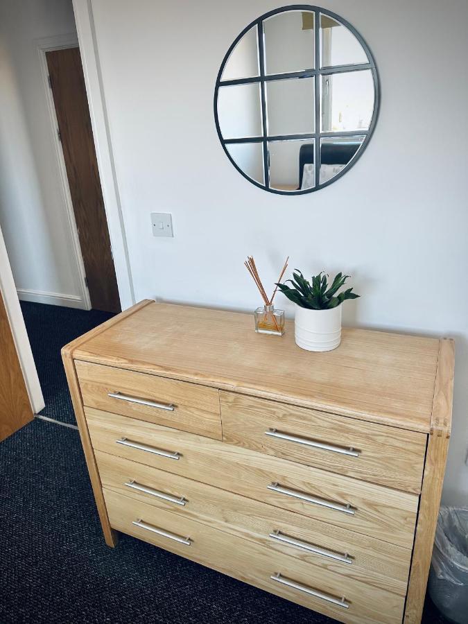 Unique View Of Anfield Stadium - Charming 2 Bedroom Apartment In Liverpool With Parking Exterior foto